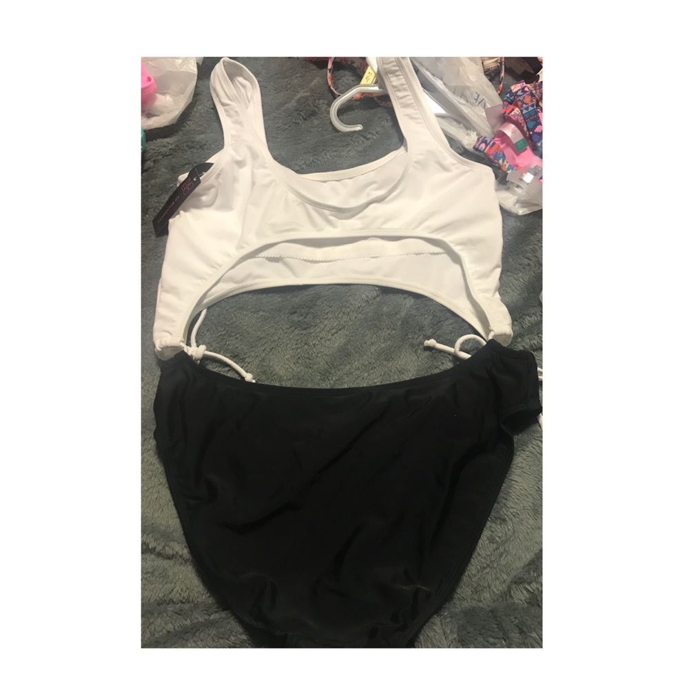 💜No boundaries swimsuit 2 Piece Swimsuit set.. - Picture 2 of 7